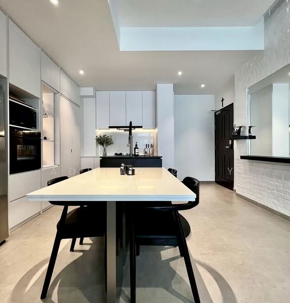 Nineteen Shelford, 19 Shelford Road, 2 Bedrooms, 936 sqft, Condominium For Sale, by Adrian Chay, 500166014 - PropertyGuru.com.sg