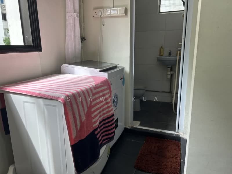 108 Serangoon North Avenue 1, 108 Serangoon North Avenue 1, 2 Bedrooms, 645 sqft, HDB Flat For Sale, by Shawn Kua, 500166021 - Bathroom - PropertyGuru.com.sg