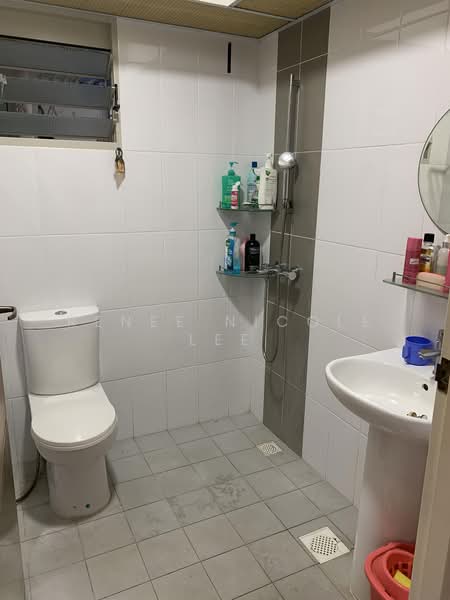 215A Compassvale Drive, 215A Compassvale Drive, 2 Bedrooms, 731 sqft, HDB Flat For Rent, by Renee Nicole Lee, 500166026 - Bathroom - PropertyGuru.com.sg