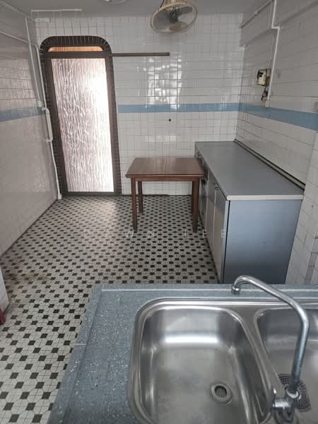 108 Lorong 1 Toa Payoh, 108 Lorong 1 Toa Payoh, 2 Bedrooms, 721 sqft, HDB Flat For Sale, by Dawn Lee, 500166033 - Kitchen - PropertyGuru.com.sg