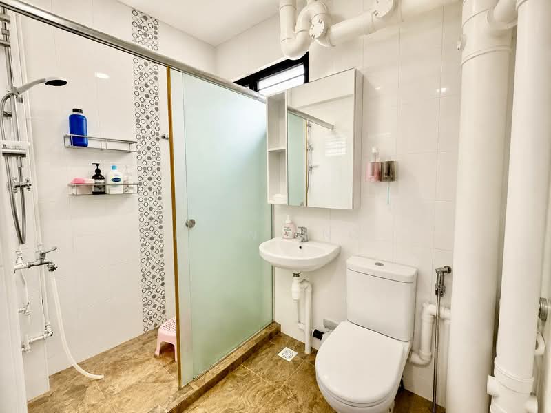 616 Hougang Avenue 8, 616 Hougang Avenue 8, 3 Bedrooms, 1,302 sqft, HDB Flat For Sale, by Ivan Ong, 500166041 - Bathroom - PropertyGuru.com.sg