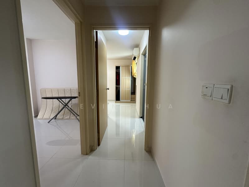 216A Compassvale Drive, 216A Compassvale Drive, 3 Bedrooms, 1,206 sqft, HDB Flat For Sale, by Kevin Phua, 500166043 - Corridor - PropertyGuru.com.sg