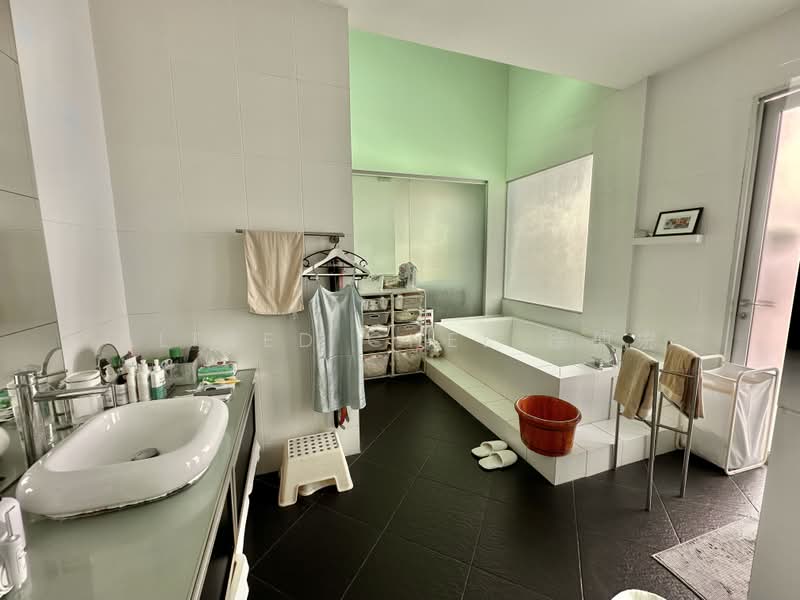 Wareham Road, Wareham Road, 8 Bedrooms, 8,000 sqft, Bungalow House For Sale, by Alfred Chee 徐仲宏, 500166052 - Bathroom - PropertyGuru.com.sg