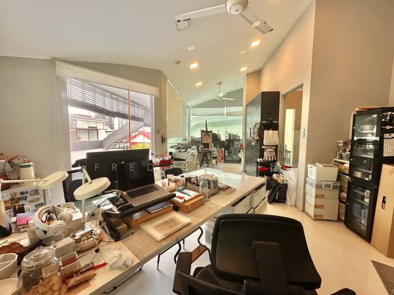 Wareham Road, Wareham Road, 8 Bedrooms, 8,000 sqft, Bungalow House For Sale, by Alfred Chee 徐仲宏, 500166052 - Study - PropertyGuru.com.sg