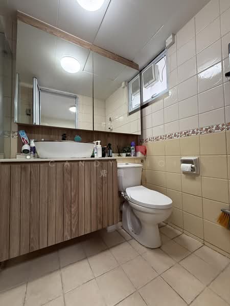 676B Jurong West Street 64, 676B Jurong West Street 64, 3 Bedrooms, 1,184 sqft, HDB Flat For Sale, by Candy ZiQi 紫绮, 500166061 - Bathroom - PropertyGuru.com.sg
