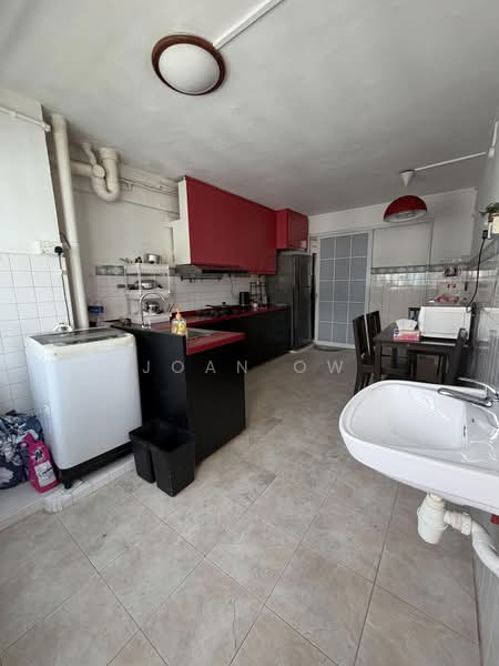 585 Ang Mo Kio Avenue 3, 585 Ang Mo Kio Avenue 3, 2 Bedrooms, 721 sqft, HDB Flat For Sale, by Joan Ow, 500166072 - Kitchen - PropertyGuru.com.sg