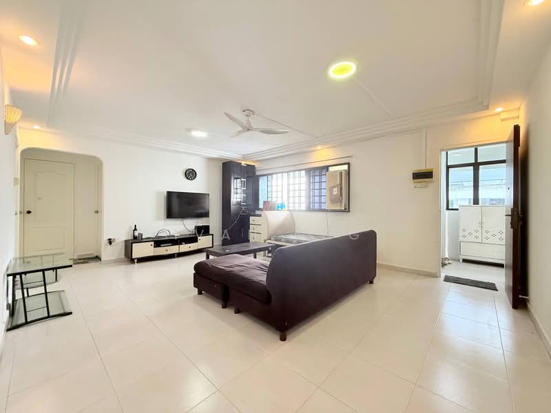 217 Yishun Street 21, 217 Yishun Street 21, 3 Bedrooms, 1,055 sqft, HDB Flat For Sale, by Ivan Ong, 500166074 - Living Room - PropertyGuru.com.sg