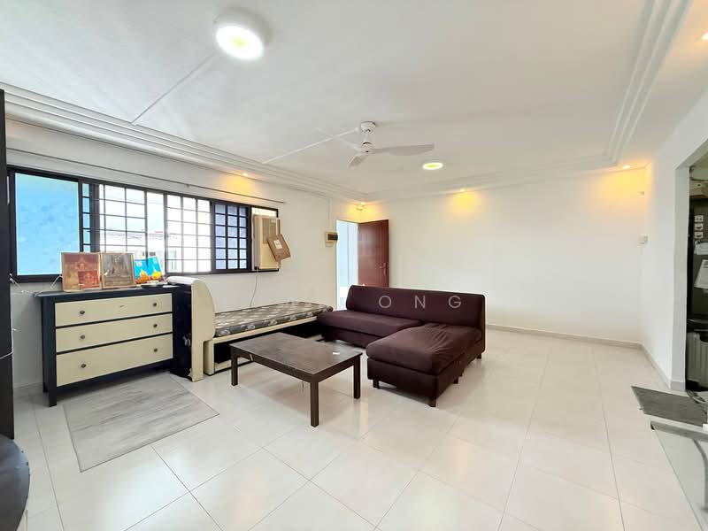 217 Yishun Street 21, 217 Yishun Street 21, 3 Bedrooms, 1,055 sqft, HDB Flat For Sale, by Ivan Ong, 500166074 - Living Room - PropertyGuru.com.sg