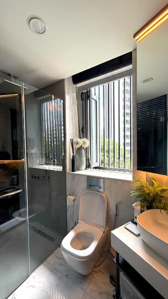 The Iveria, 2 Kim Yam Road, 3 Bedrooms, 904 sqft, Condominium For Rent, by Rennie Goh 吴蕊玲, 500166076 - Bathroom - PropertyGuru.com.sg