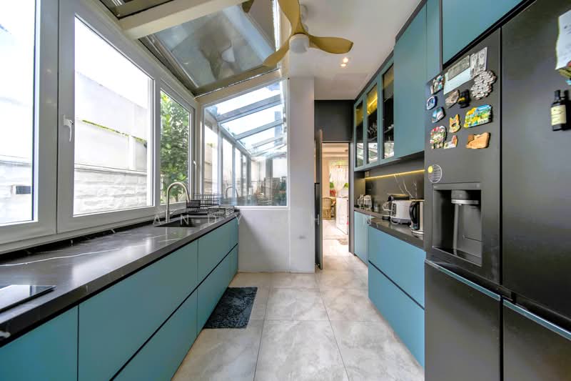 โ
๐๐ฎ๐ป๐ฑ๐ฒ๐ฑ ๐๐
๐ฐ๐ฒ๐น๐น๐ฒ๐ป๐ฐ๐ฒ โ
Ultra Luxury Modern Living Semi-Detached Near Botanic Gardens, Trevose Crescent / Kheam Hock Road / Dunearn Road, 5 Bedrooms, 5,000 sqft, Semi-Detached House For Sale, by Andy Cheng, 500166077 - Kitchen - PropertyGuru.com.sg