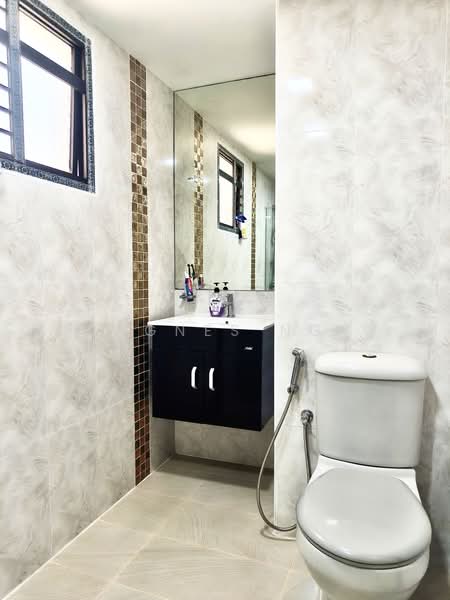 The Mayfair, 1 Jurong East Street 32, 3 Bedrooms, 1,227 sqft, Condominium For Rent, by Agnes Ng, 500166078 - Bathroom - PropertyGuru.com.sg