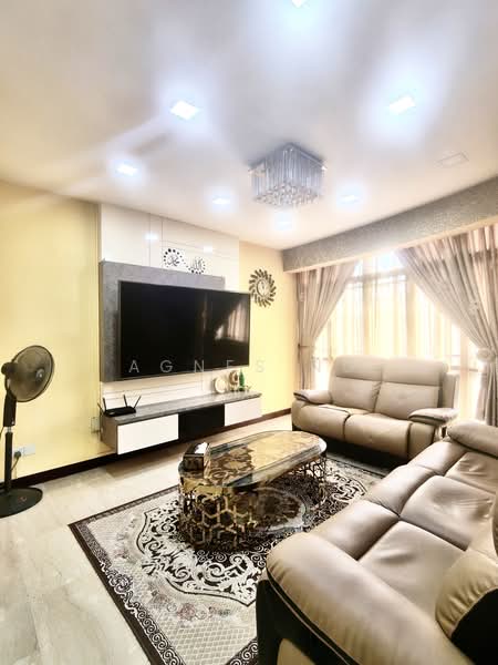 The Mayfair, 1 Jurong East Street 32, 3 Bedrooms, 1,227 sqft, Condominium For Rent, by Agnes Ng, 500166078 - Living Room - PropertyGuru.com.sg