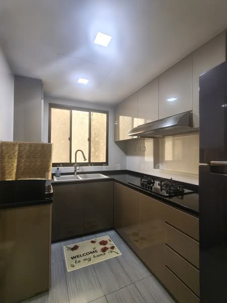 The Mayfair, 1 Jurong East Street 32, 3 Bedrooms, 1,227 sqft, Condominium For Rent, by Agnes Ng, 500166078 - Kitchen - PropertyGuru.com.sg