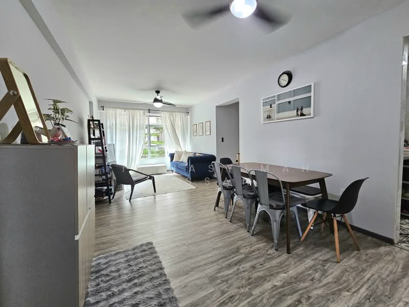 453A Bukit Batok West Avenue 6, 453A Bukit Batok West Avenue 6, 3 Bedrooms, 1,001 sqft, HDB Flat For Sale, by Siti Hasyimah Hassan, 500166083 - Living Room - PropertyGuru.com.sg