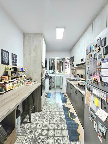 453A Bukit Batok West Avenue 6, 453A Bukit Batok West Avenue 6, 3 Bedrooms, 1,001 sqft, HDB Flat For Sale, by Siti Hasyimah Hassan, 500166083 - Kitchen - PropertyGuru.com.sg