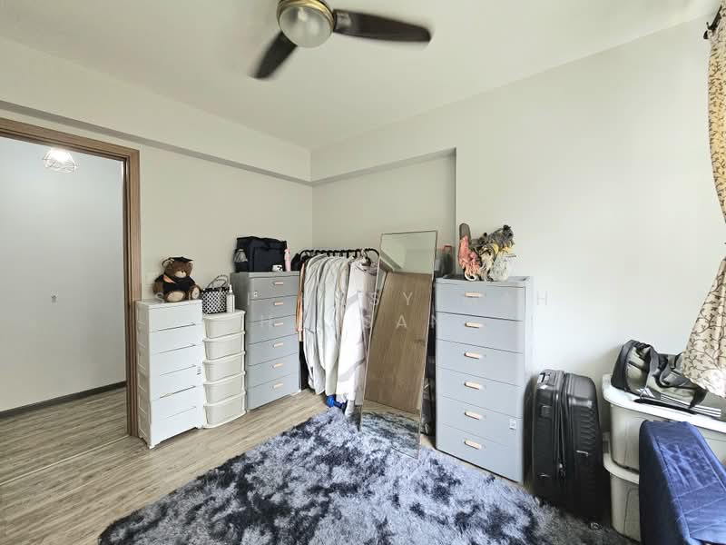 453A Bukit Batok West Avenue 6, 453A Bukit Batok West Avenue 6, 3 Bedrooms, 1,001 sqft, HDB Flat For Sale, by Siti Hasyimah Hassan, 500166083 - Bedroom - PropertyGuru.com.sg