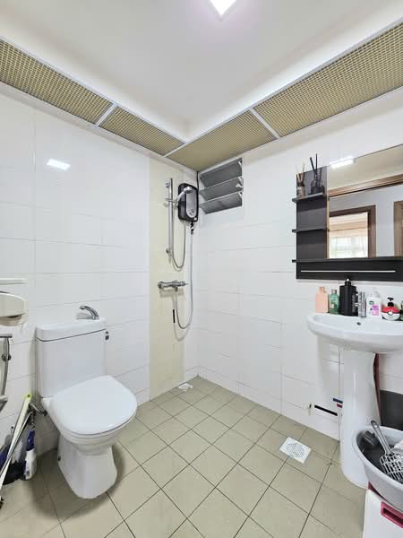 453A Bukit Batok West Avenue 6, 453A Bukit Batok West Avenue 6, 3 Bedrooms, 1,001 sqft, HDB Flat For Sale, by Siti Hasyimah Hassan, 500166083 - Bathroom - PropertyGuru.com.sg