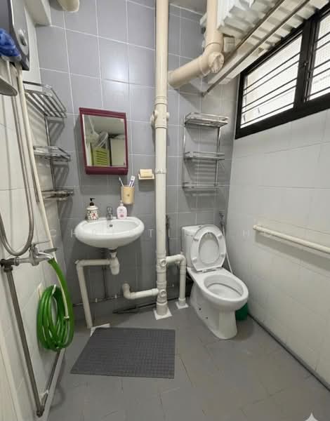 240 Bukit Batok East Avenue 5, 240 Bukit Batok East Avenue 5, 2 Bedrooms, 721 sqft, HDB Flat For Sale, by Christina Ho, 500166091 - Master Bathroom - PropertyGuru.com.sg