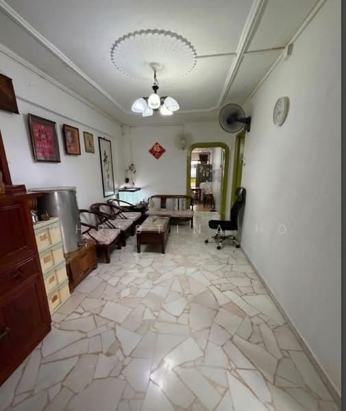 240 Bukit Batok East Avenue 5, 240 Bukit Batok East Avenue 5, 2 Bedrooms, 721 sqft, HDB Flat For Sale, by Christina Ho, 500166091 - Living Room - PropertyGuru.com.sg