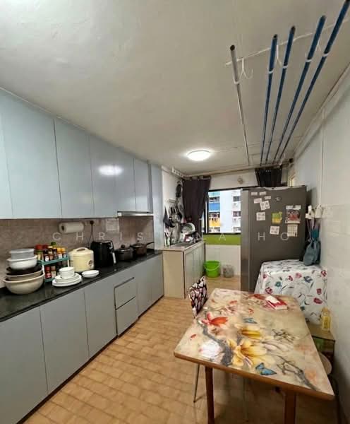 240 Bukit Batok East Avenue 5, 240 Bukit Batok East Avenue 5, 2 Bedrooms, 721 sqft, HDB Flat For Sale, by Christina Ho, 500166091 - Kitchen - PropertyGuru.com.sg