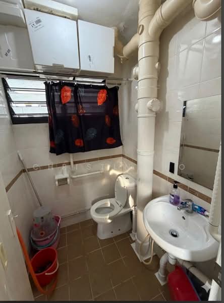 240 Bukit Batok East Avenue 5, 240 Bukit Batok East Avenue 5, 2 Bedrooms, 721 sqft, HDB Flat For Sale, by Christina Ho, 500166091 - Common bathrooms - PropertyGuru.com.sg
