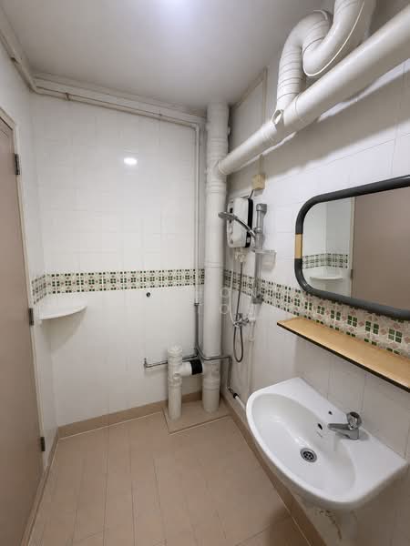 463 Hougang Avenue 10, 463 Hougang Avenue 10, Room Rental, 150 sqft, HDB Flat For Rent, by Anthony Sentosa, 500166092 - Bathroom - PropertyGuru.com.sg