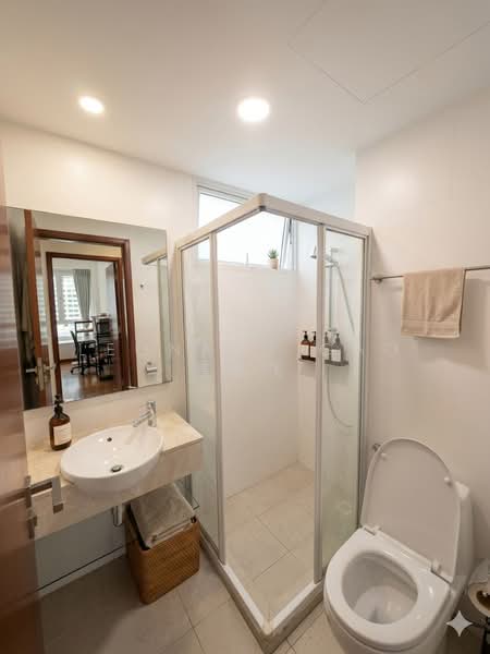 La Casa, 64 Woodlands Drive 16, 3 Bedrooms, 980 sqft, Condominium For Sale, by Leonard Gao 高永飞, 500166104 - Bathroom - PropertyGuru.com.sg