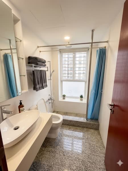 La Casa, 64 Woodlands Drive 16, 3 Bedrooms, 980 sqft, Condominium For Sale, by Leonard Gao 高永飞, 500166104 - Bathroom - PropertyGuru.com.sg