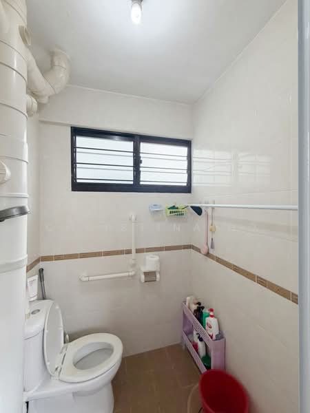 240 Bukit Batok East Avenue 5, 240 Bukit Batok East Avenue 5, 2 Bedrooms, 721 sqft, HDB Flat For Sale, by Christina Ho, 500166110 - Common Bathroom - PropertyGuru.com.sg