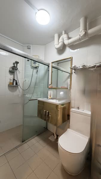 305 Jurong East Street 32, 305 Jurong East Street 32, 3 Bedrooms, 1,302 sqft, HDB Flat For Sale, by Robin Ooi, 500166116 - Bathroom - PropertyGuru.com.sg