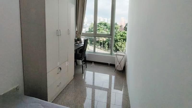 Queens, 10 Stirling Road, Room Rental, 100 sqft, Condominium For Rent, by Erica Yap, 500166127 - Study - PropertyGuru.com.sg