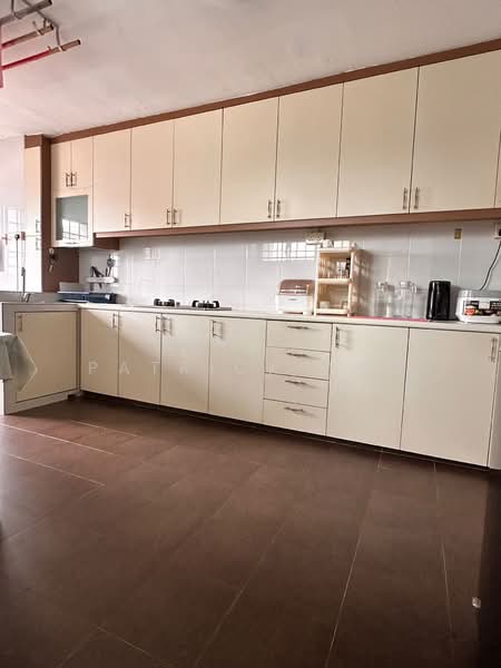 251 Hougang Avenue 3, 251 Hougang Avenue 3, 3 Bedrooms, 1,302 sqft, HDB Flat For Sale, by Patrick Ang, 500166128 - Kitchen - PropertyGuru.com.sg