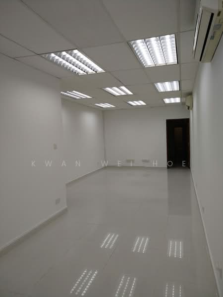 Retail shop with good frontage near Kallang Mrt, , 1,900 sqft, Other Retail For Rent, by Kwan Wei Hoe, 500166133 - Interior - CommercialGuru.com.sg