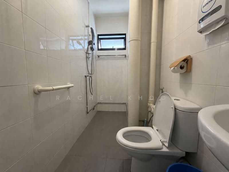 108 Jalan Rajah, 108 Jalan Rajah, 4 Bedrooms, 1,614 sqft, HDB Flat For Sale, by Rachel Khoo, 500166137 - Bathroom - PropertyGuru.com.sg
