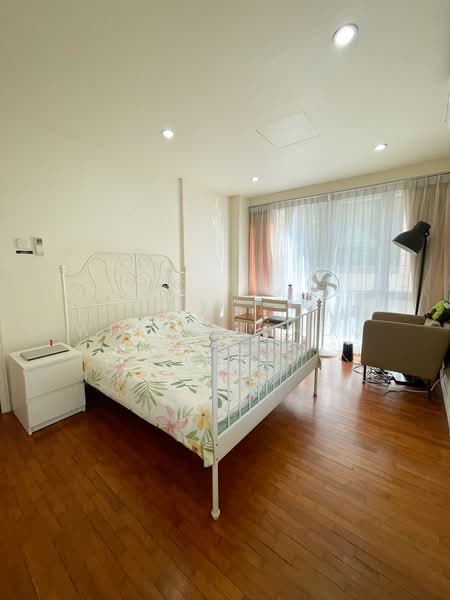Bright & Spacious Master Suite for Rent in Novena Bungalow, , Room Rental, 250 sqft, Bungalow House For Rent, by Winnie Choo, 500166143 - Bedroom - PropertyGuru.com.sg