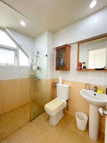 Bright & Spacious Master Suite for Rent in Novena Bungalow, , Room Rental, 250 sqft, Bungalow House For Rent, by Winnie Choo, 500166143 - Bathroom - PropertyGuru.com.sg