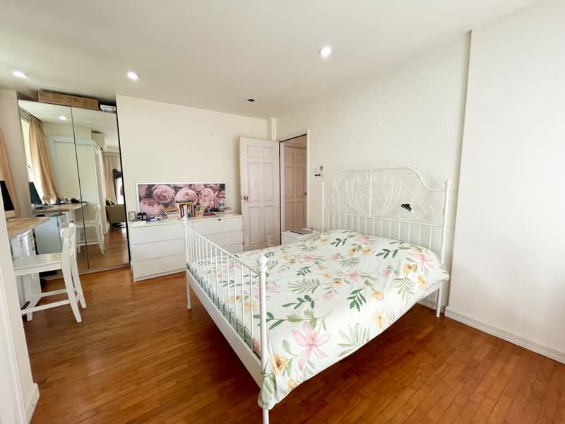 Bright & Spacious Master Suite for Rent in Novena Bungalow, , Room Rental, 250 sqft, Bungalow House For Rent, by Winnie Choo, 500166143 - Bedroom - PropertyGuru.com.sg