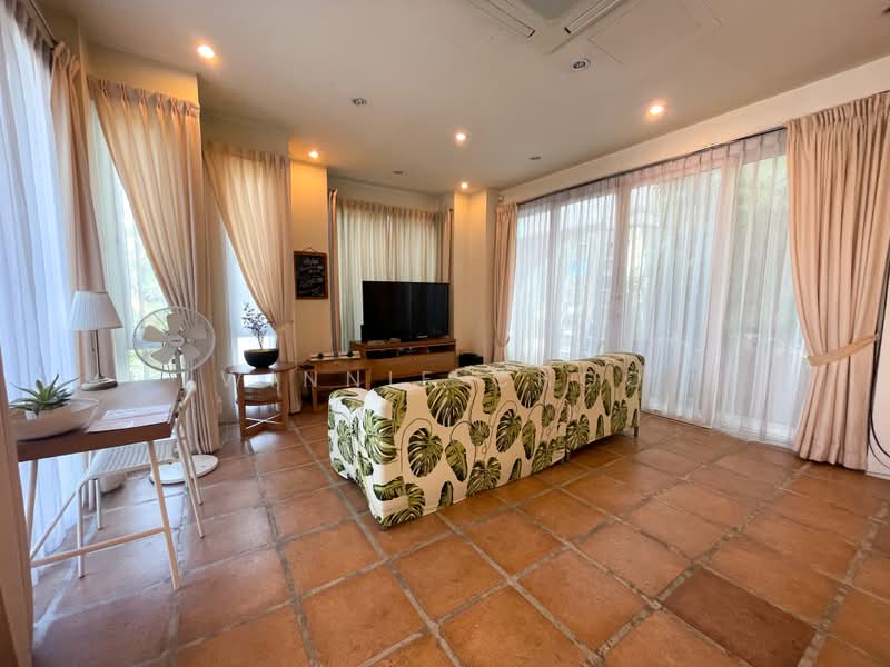 Bright & Spacious Master Suite for Rent in Novena Bungalow, , Room Rental, 250 sqft, Bungalow House For Rent, by Winnie Choo, 500166143 - Living Room - PropertyGuru.com.sg