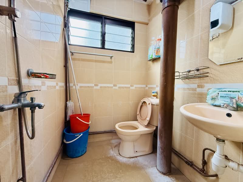 111 Serangoon North Avenue 1, 111 Serangoon North Avenue 1, 3 Bedrooms, 980 sqft, HDB Flat For Sale, by Faisal (Ryan MD), 500166145 - Bathroom - PropertyGuru.com.sg
