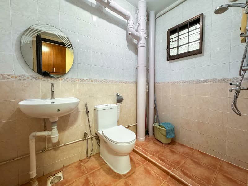 203B Compassvale Road, 203B Compassvale Road, 3 Bedrooms, 1,184 sqft, HDB Flat For Rent, by Zen Neo, 500166147 - Bathroom - PropertyGuru.com.sg