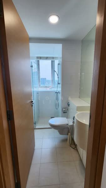 Twin Regency, 26 Kim Tian Road, 3 Bedrooms, 1,442 sqft, Condominium For Rent, by Regina Lim, 500166157 - Common Bathroom - PropertyGuru.com.sg