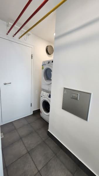 Twin Regency, 26 Kim Tian Road, 3 Bedrooms, 1,442 sqft, Condominium For Rent, by Regina Lim, 500166157 - Yard - PropertyGuru.com.sg