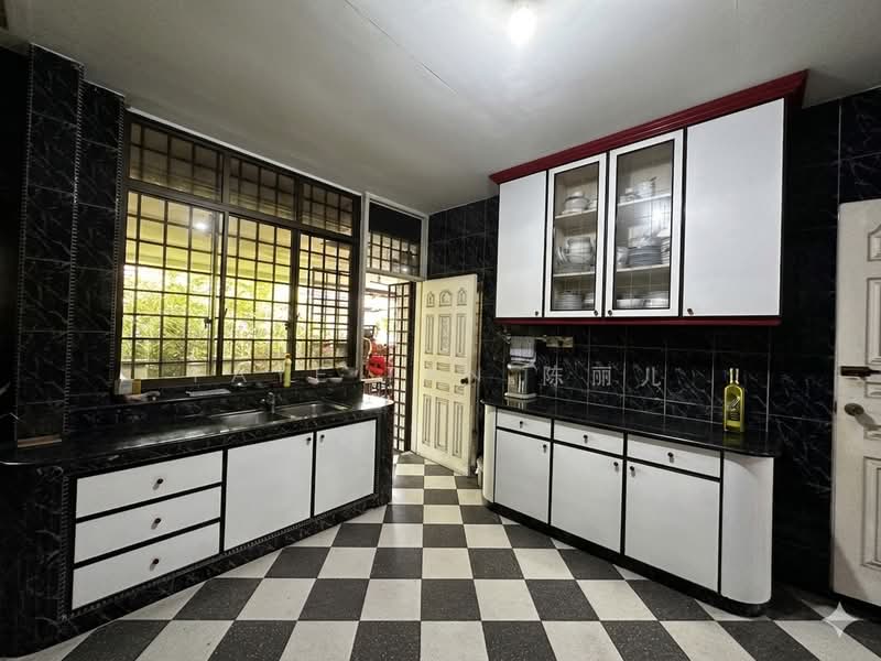 Rare Bishan Bungalow 1km Catholic High MRT Park, , 4 Bedrooms, 4,000 sqft, Bungalow House For Sale, by Faye Tan 陈丽儿, 500166167 - Kitchen - PropertyGuru.com.sg