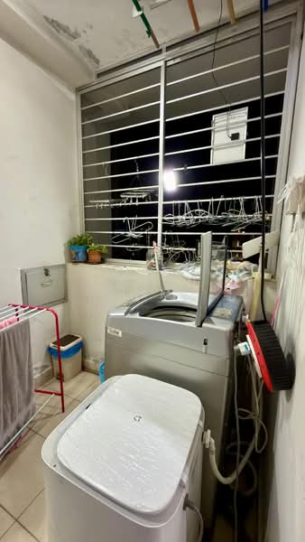 Lilydale, 550 Yishun Ave 6, 3 Bedrooms, 1,195 sqft, Condominium For Rent, by Jason Lim, 500166169 - Balcony - PropertyGuru.com.sg
