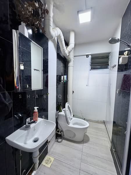 856 Tampines Street 82, 856 Tampines Street 82, 3 Bedrooms, 904 sqft, HDB Flat For Sale, by Sharique Tan, 500166170 - Bathroom - PropertyGuru.com.sg