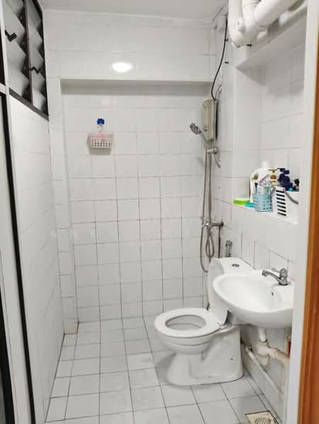 247 Kim Keat Link, 247 Kim Keat Link, 3 Bedrooms, 1,119 sqft, HDB Flat For Sale, by Angeline Lee, 500166177 - Bathroom - PropertyGuru.com.sg