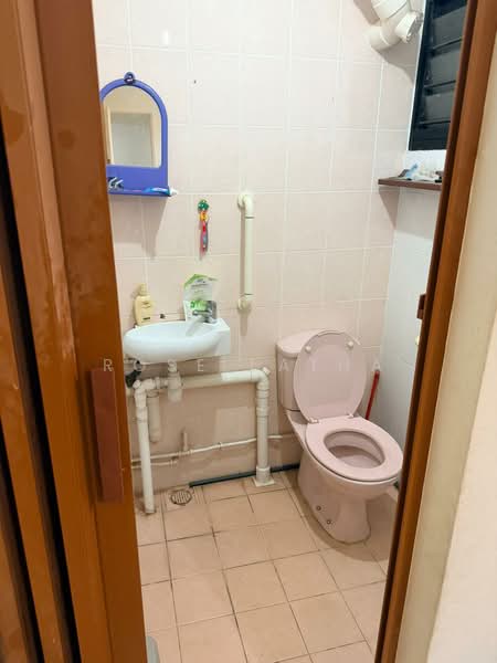 530 Bedok North Street 3, 530 Bedok North Street 3, 2 Bedrooms, 721 sqft, HDB Flat For Rent, by Rose Latha, 500166178 - Bathroom - PropertyGuru.com.sg
