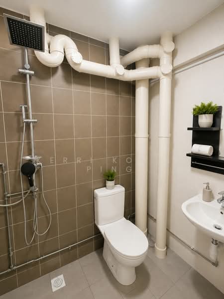 136 Bishan Street 12, 136 Bishan Street 12, 4 Bedrooms, 1,302 sqft, HDB Flat For Sale, by Kerri Koh Li Ping, 500166179 - Bathroom - PropertyGuru.com.sg