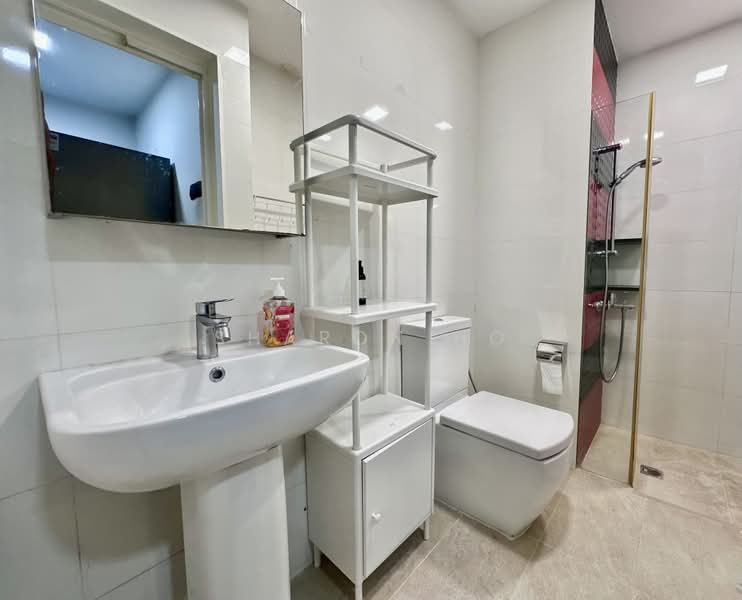 Elias Terrace, Elias Terrace, 5 Bedrooms, 3,700 sqft, Terraced House For Sale, by Sharon Ho, 500166183 - Bathroom - PropertyGuru.com.sg