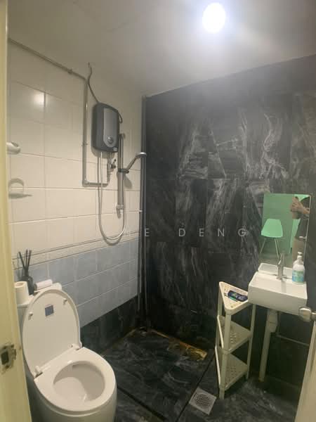 The Sunny Spring, 50 Lorong 40 Geylang, 7 Bedrooms, 1,200 sqft, Apartment For Rent, by Wayne Deng, 500166184 - Bathroom - PropertyGuru.com.sg